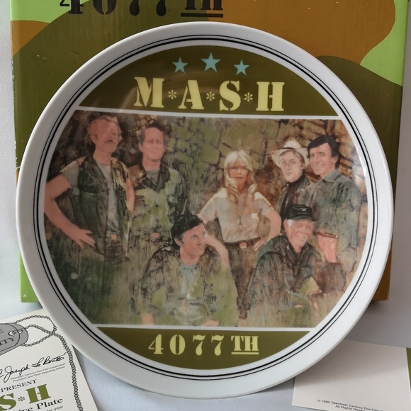 Vintage 1982 MASH Limited Commemorative Plate, Original Box & Certificate, Mint - Picture 2 of 7